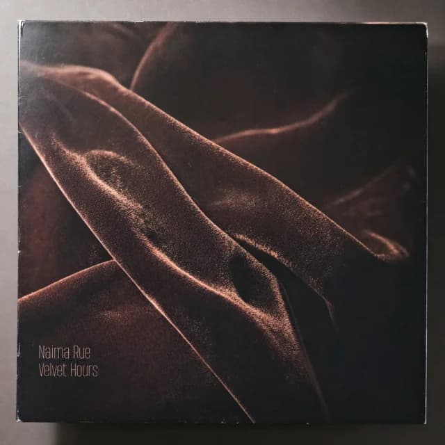 Velvet Hours von Naima Rue — Album-Cover